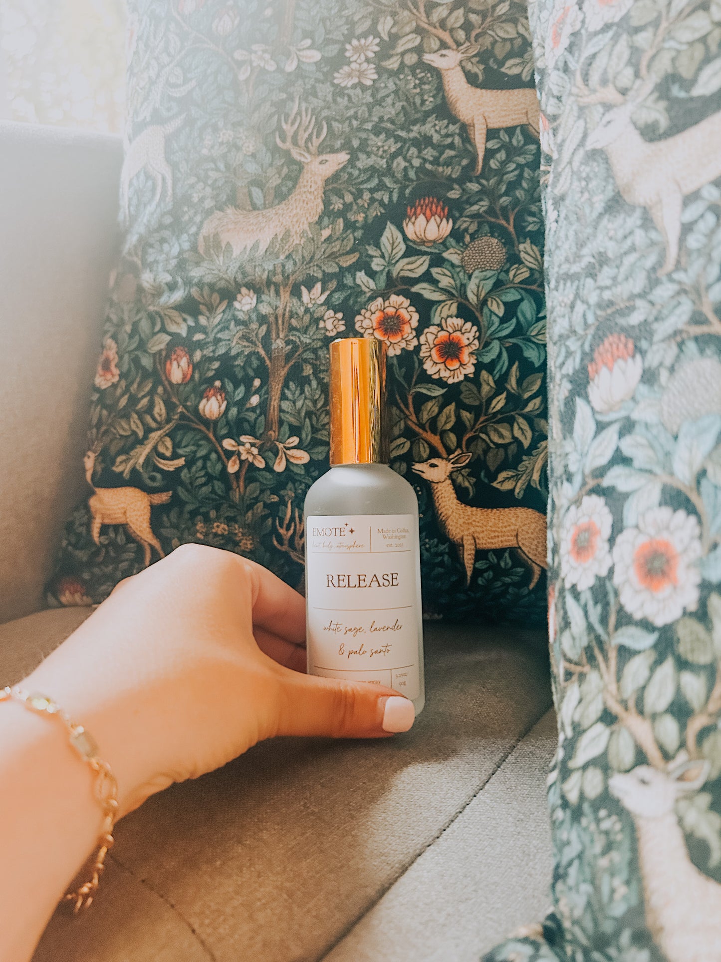 release fragrance spray